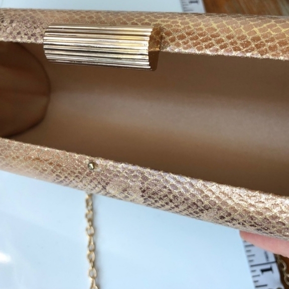 Jessica McClintock Gold Metallic‎ Reptile Chain Strap Clutch Shoulder Bag